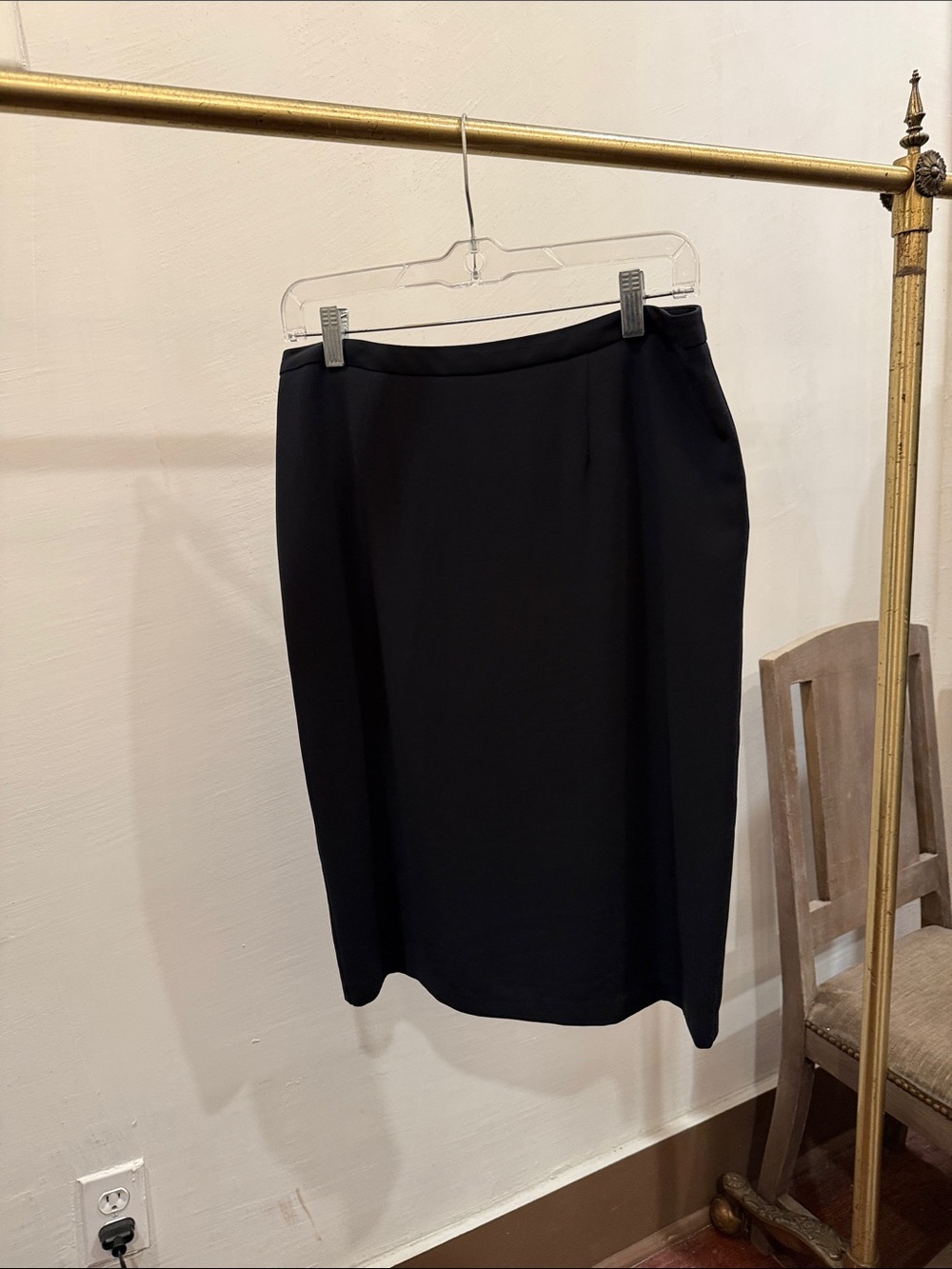 Eva Mendes black skirt